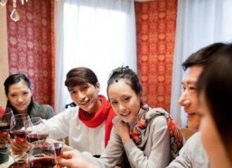 娱乐吃瓜菌中国式教育,娱乐吃瓜菌视角下的独特现象解析