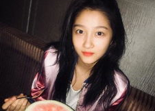 娱乐圈吃瓜爆料关晓彤微博,吃瓜群众纷纷热议